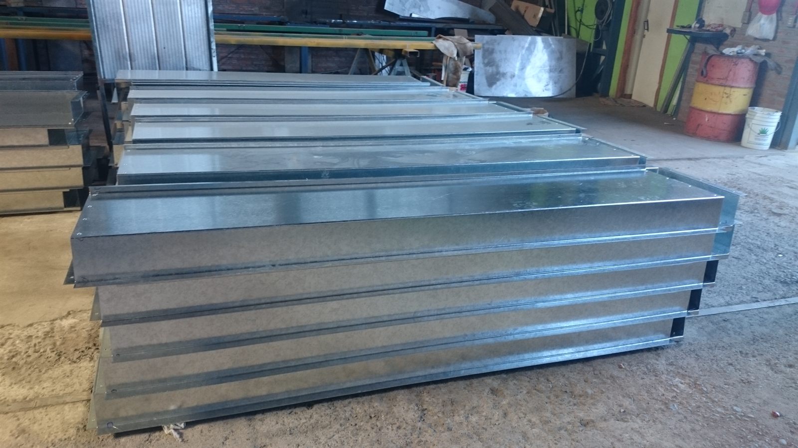 Ductos y planchas galvanizadas de hojalatería industrial